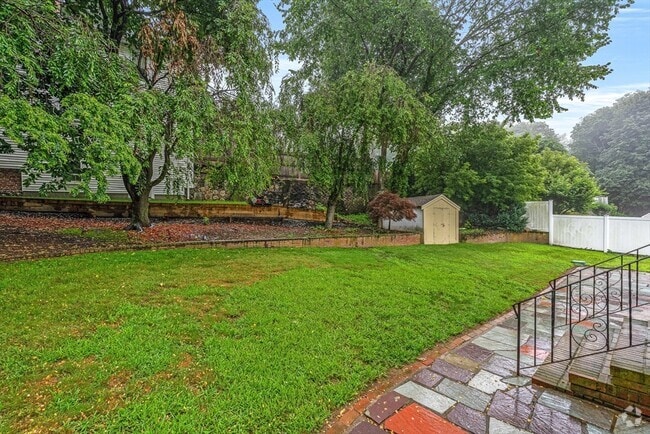 Building Photo - 11 Boline Pl Unit 2 Rental