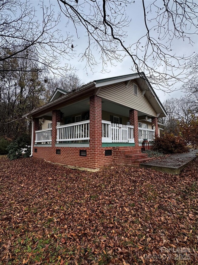 Photo - 404 Moss Springs Rd