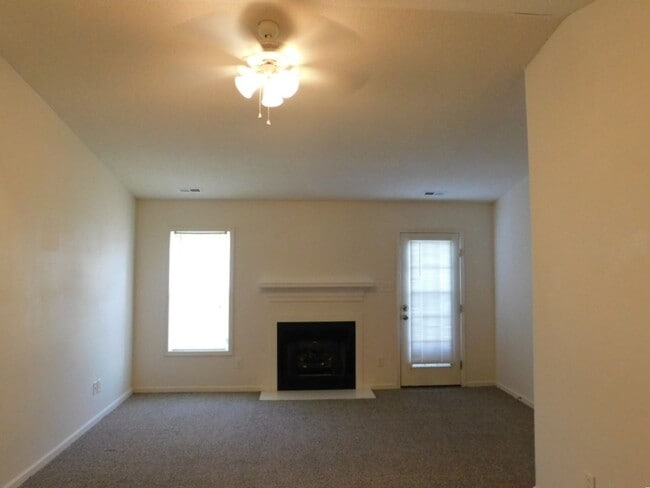 Photo - 111 Jerrett Ln