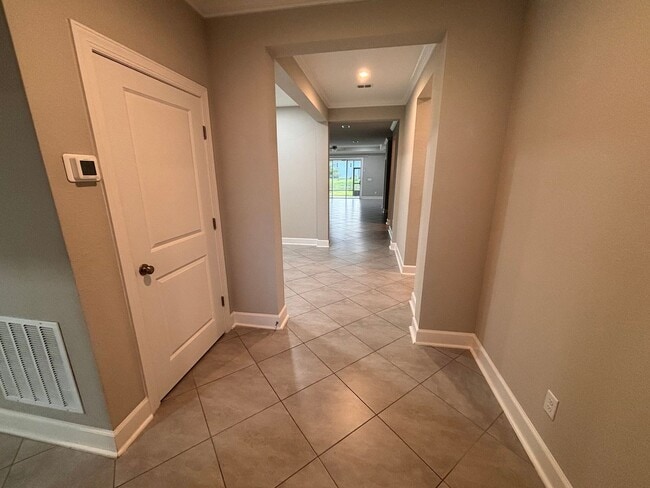 Photo - 212 Willow Crk Ct