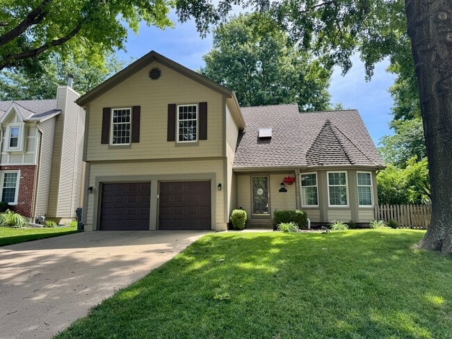 Building Photo - {12009} Available Immediately + Finished Lower Level + Olathe Schools