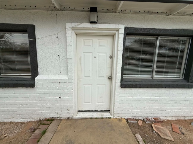 Photo - 460 E Delano St