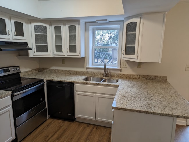 Photo - 485 Woodview Dr