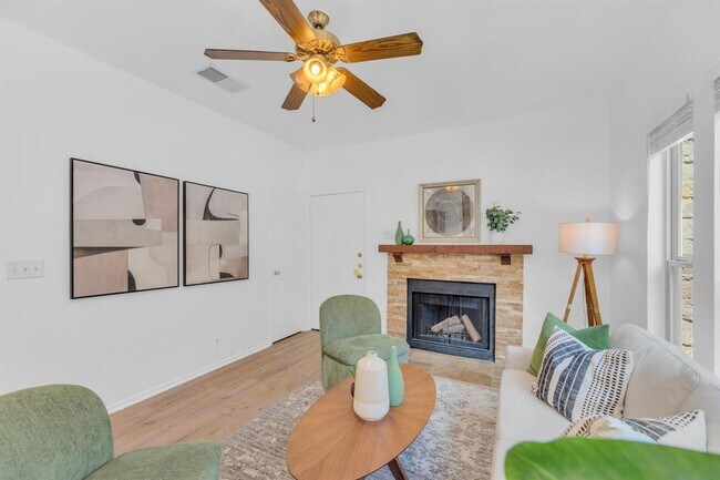 Photo - 2414 Longview St Unidad 101