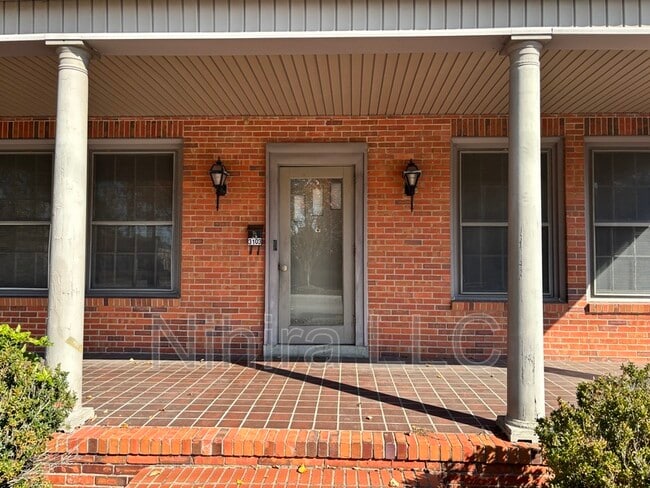 Photo - 310 W Broad St Unit B