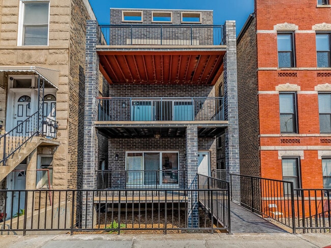 Building Photo - 1634 W Cermak Rd Unit 3
