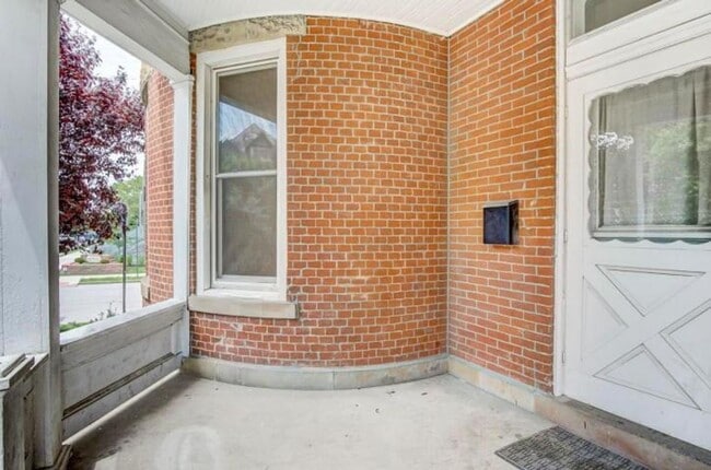 Photo - 128 King Ave
