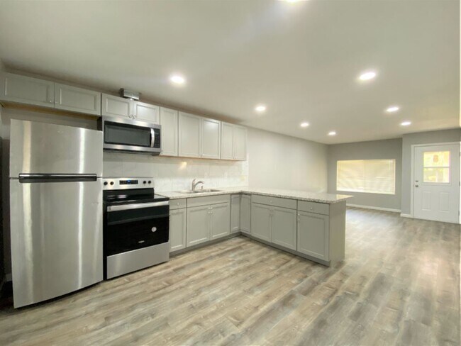 Photo - 817 E Bellevue Rd Unit NA