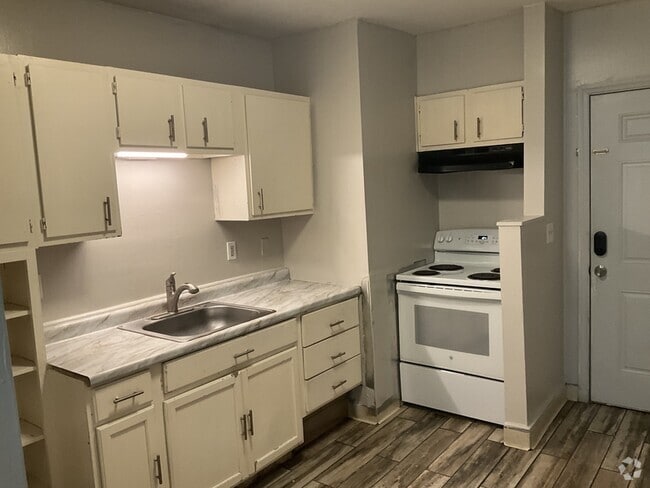 Building Photo - 3032 Colerain Ave Rental