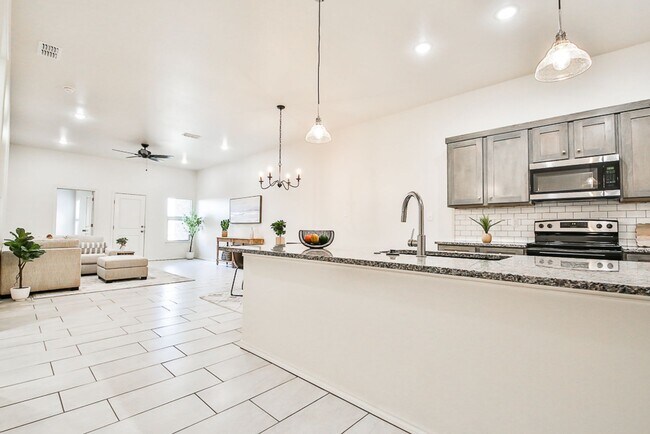 Photo - $500 Off First Month’s Rent – Sign by Sept...