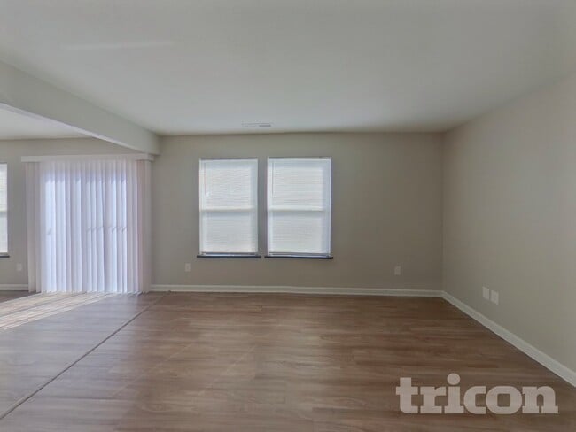 Photo - 2028 Dunsmore Ln