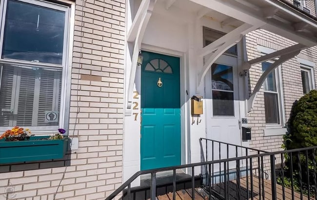 Photo - 227 E Garrison St