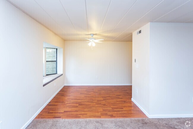 2BR, 1BA - 1,100 SF