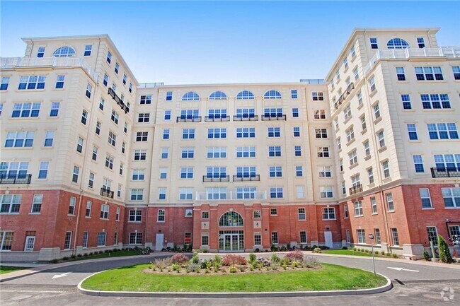 Building Photo - 10 Byron Pl Unit 407 Rental