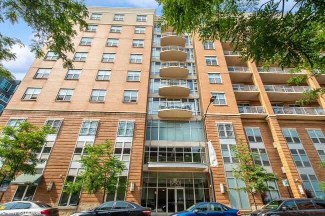 Building Photo - 950 W Monroe St Unit 616