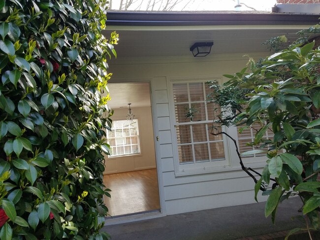 Photo - Broadmoor Manor