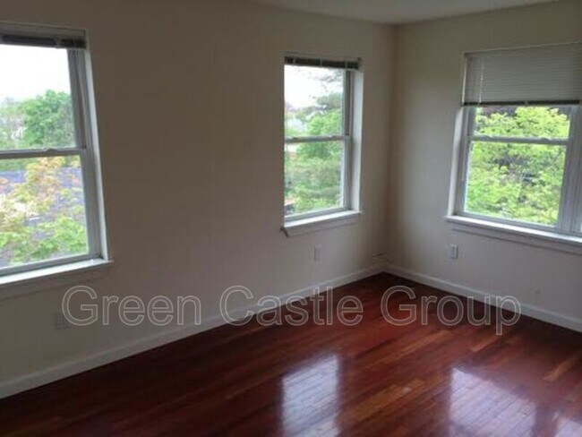 Photo - 323-325 College Street, Unit 6 Unidad 6 Rental