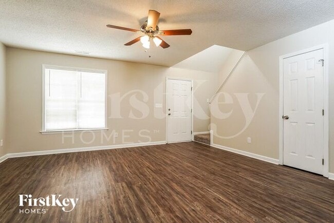 Photo - 1524 Crag Burn Ln