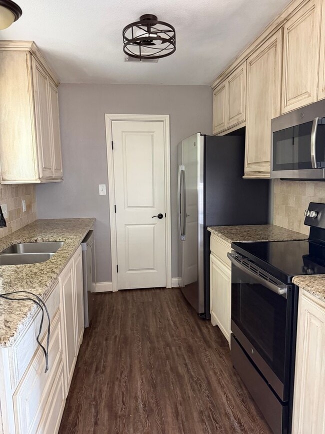 Photo - 211 Railroad Ave