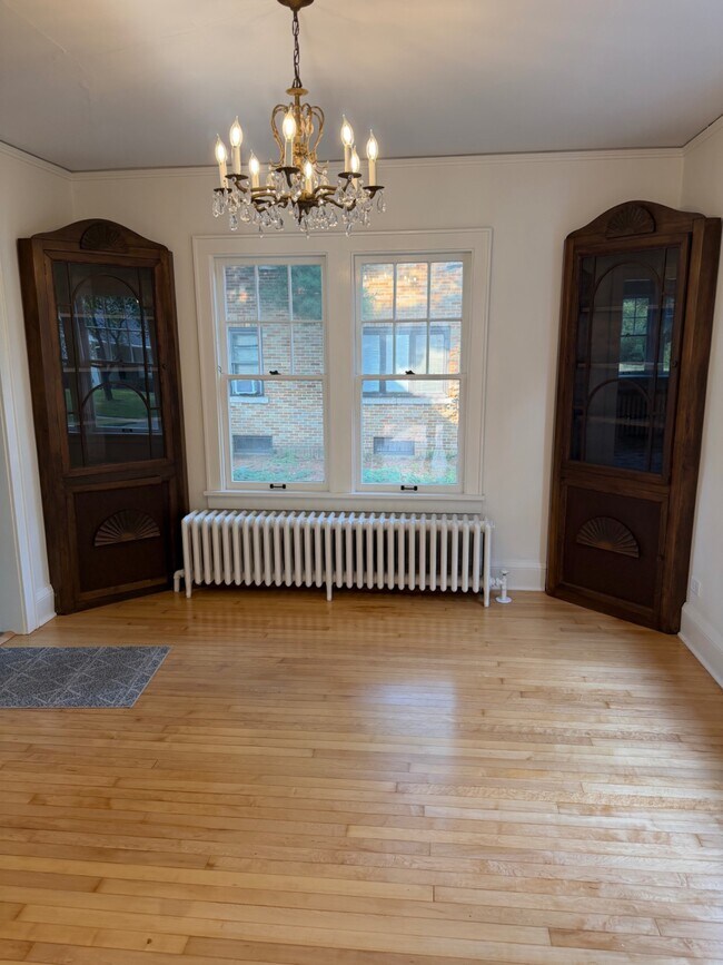 321 Roosevelt Ave