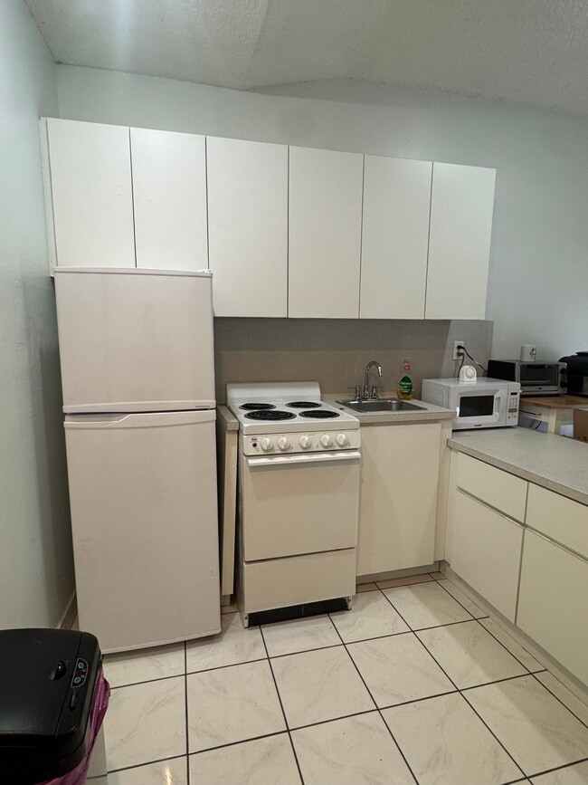 Photo - 5501 SW 89th Ave Unidad 1/1 Spacious Efficient