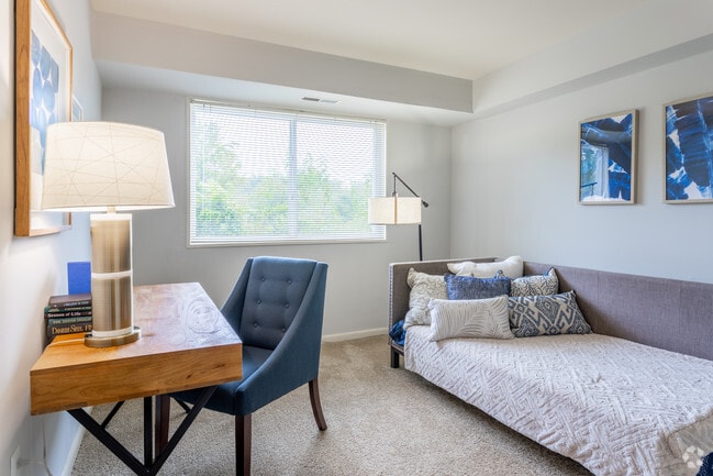 2 BR, 1 BA - 825 SF