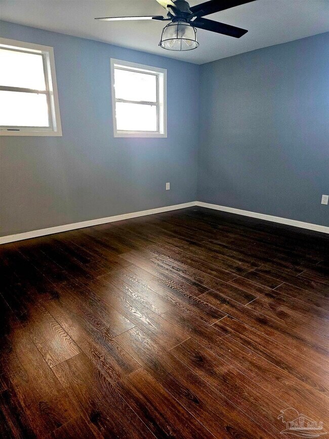 Photo - 3418 Luke St