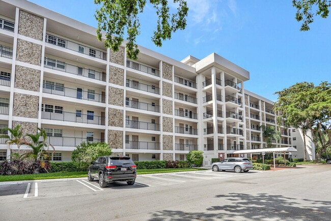 Photo - 2751 N Palm Aire Dr Unit 304