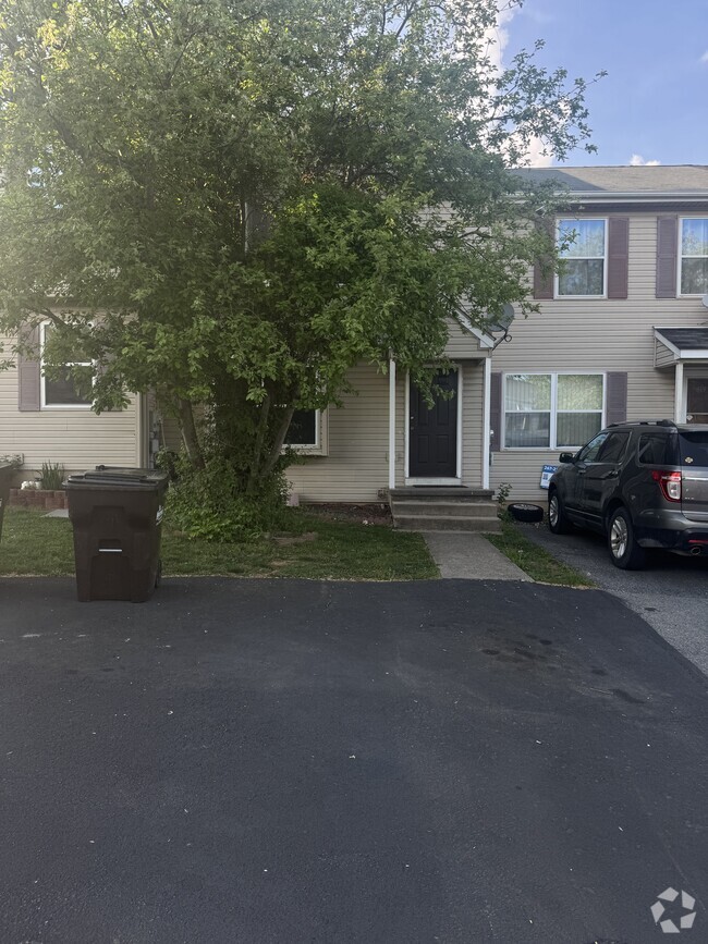 Building Photo - 817 Cove Ct Rental