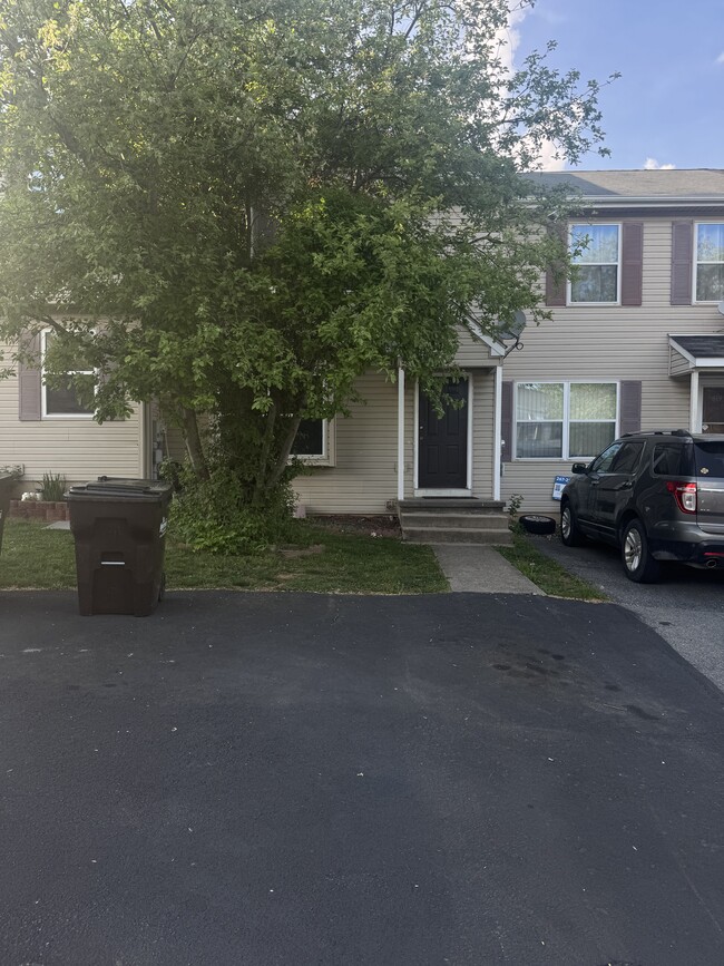 Photo - 817 Cove Ct House