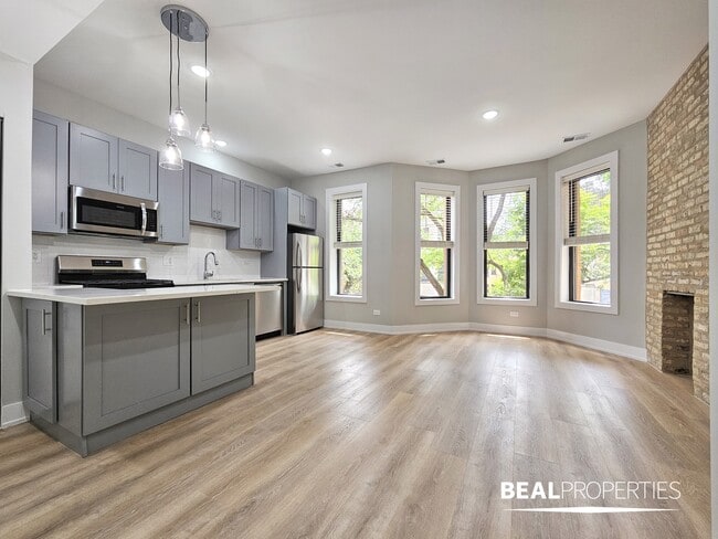 Building Photo - 428 W Belden Ave