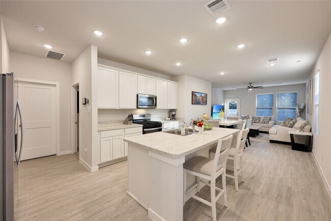 Photo - 16858 Pandora Wy