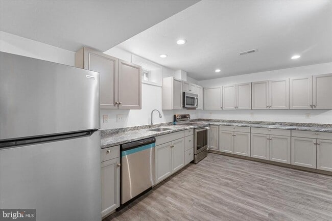 Photo - 217 Bridgewater Dr
