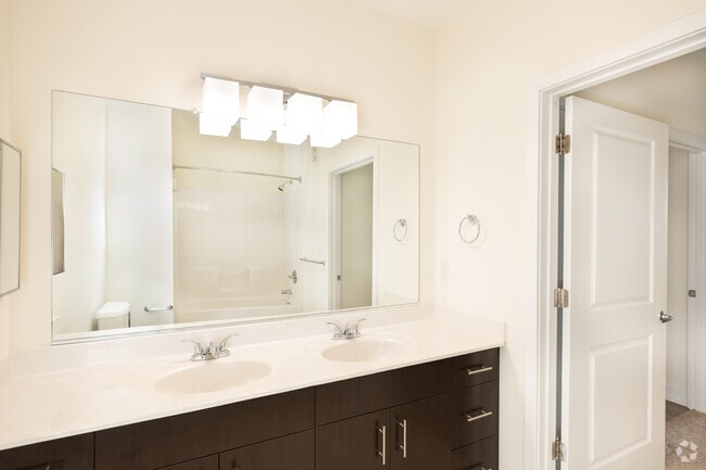 2BR, 2BA - 1,121SF - Bathroom