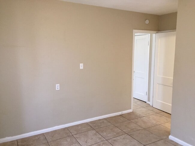 Photo - 1 bedroom 1 bath, Bethany Schools- Now Ava...