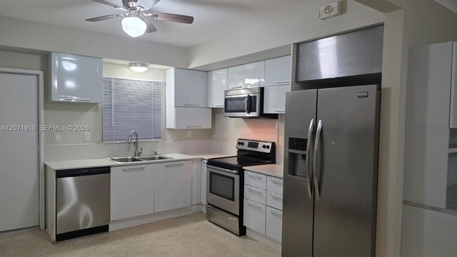 Building Photo - 260 SW 31st Ct