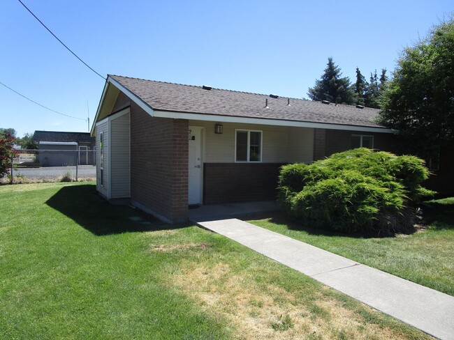 Building Photo - 0552 Unit 01 Rental