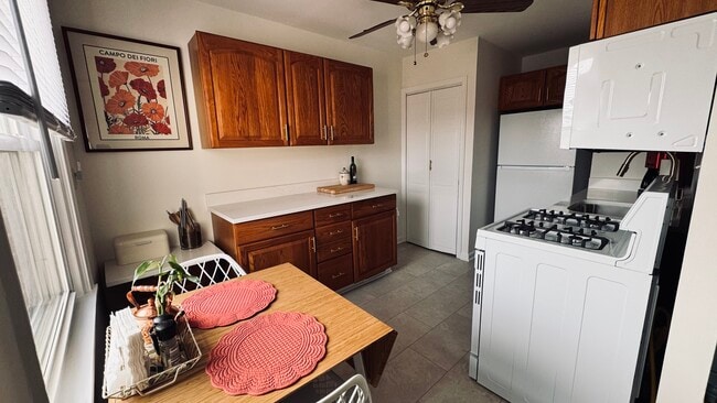Cocina completamente equipada - 2353 2nd St