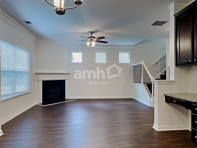 Photo - 301 Boulder Run