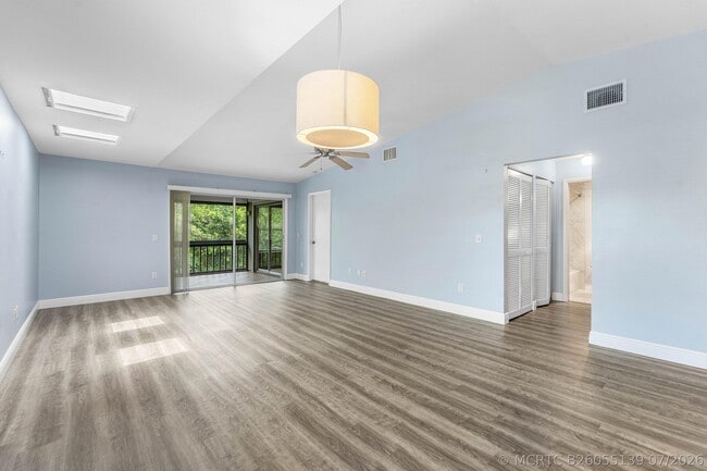 Building Photo - 8388 SE Croft Cir Unit P-6