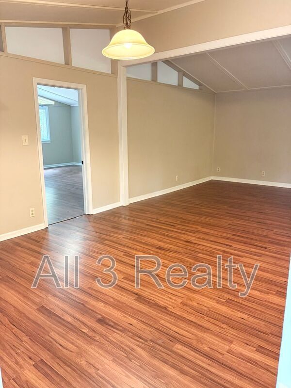 Photo - 435 Sherwood Rd