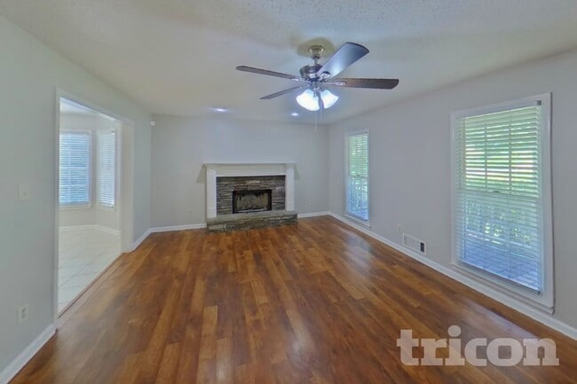 Photo - 649 Stratford Dr