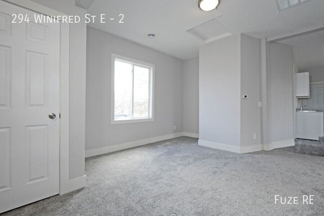 Photo - 294 Winifred St E Unidad 2