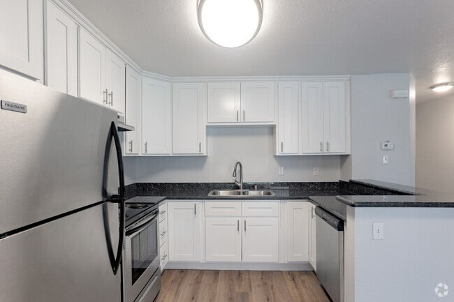 1BR,1BA - 699SF - Kitchen