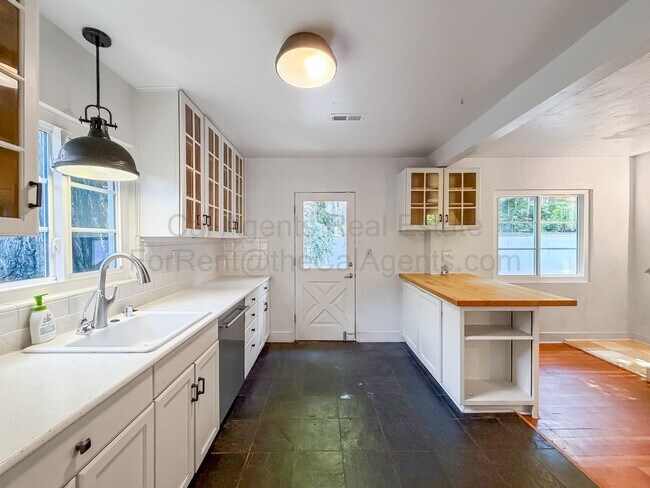 Photo - 7352 Saroni Dr