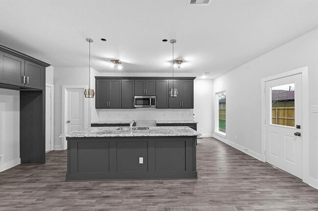 Building Photo - 4675 Bellfort Ave Unit B Rental