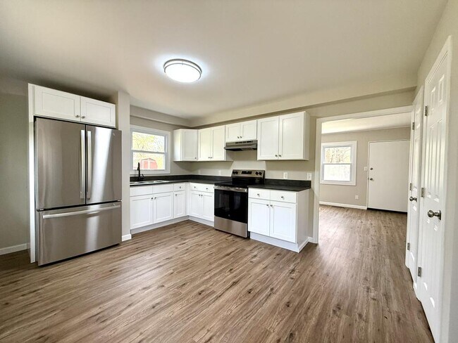 Photo - 271 Sawmill Rd