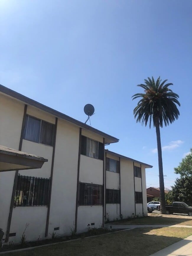 Building Photo - 61ST Unit 2 Rental