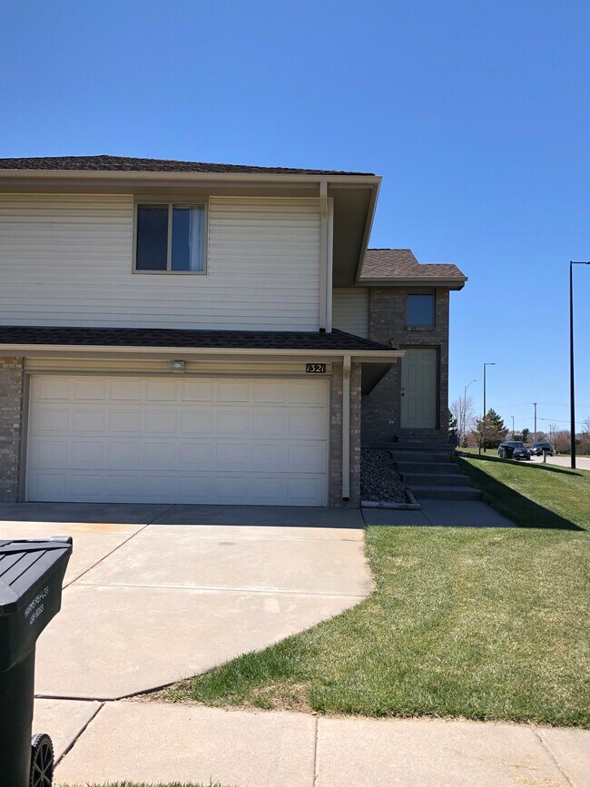 8415 Eagle Crest Rd Townhome Townhome Rental in Lincoln NE