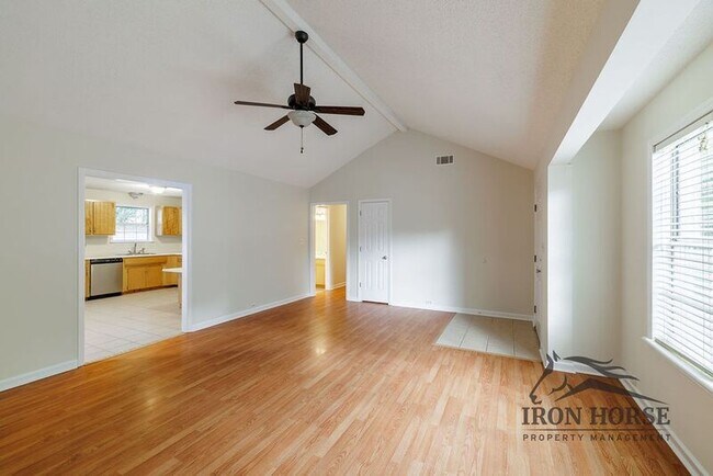 Photo - 335 Oak Meadows Dr